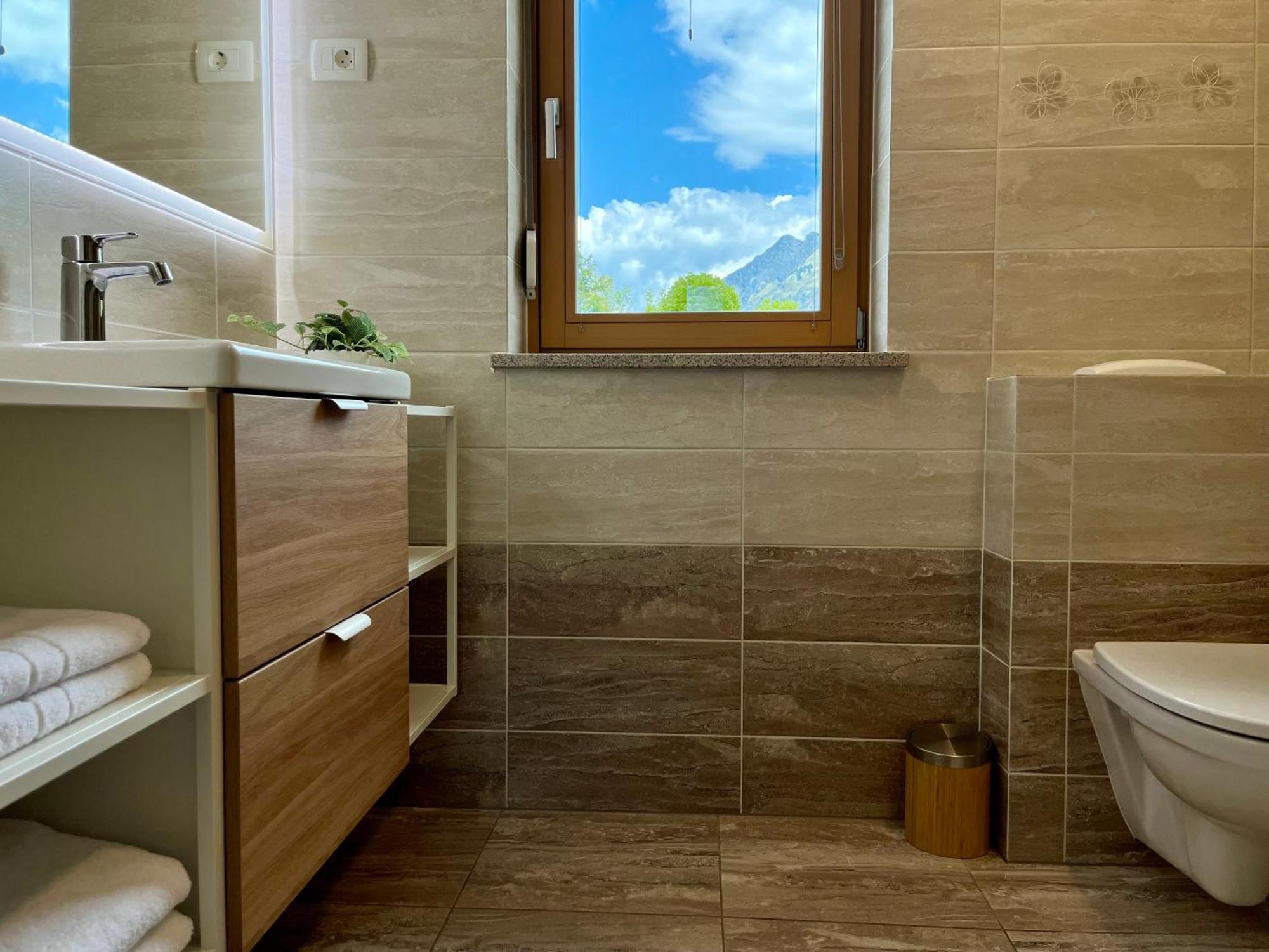 Cozy & Chic - Apartment With A Private Patio Кобарид Экстерьер фото