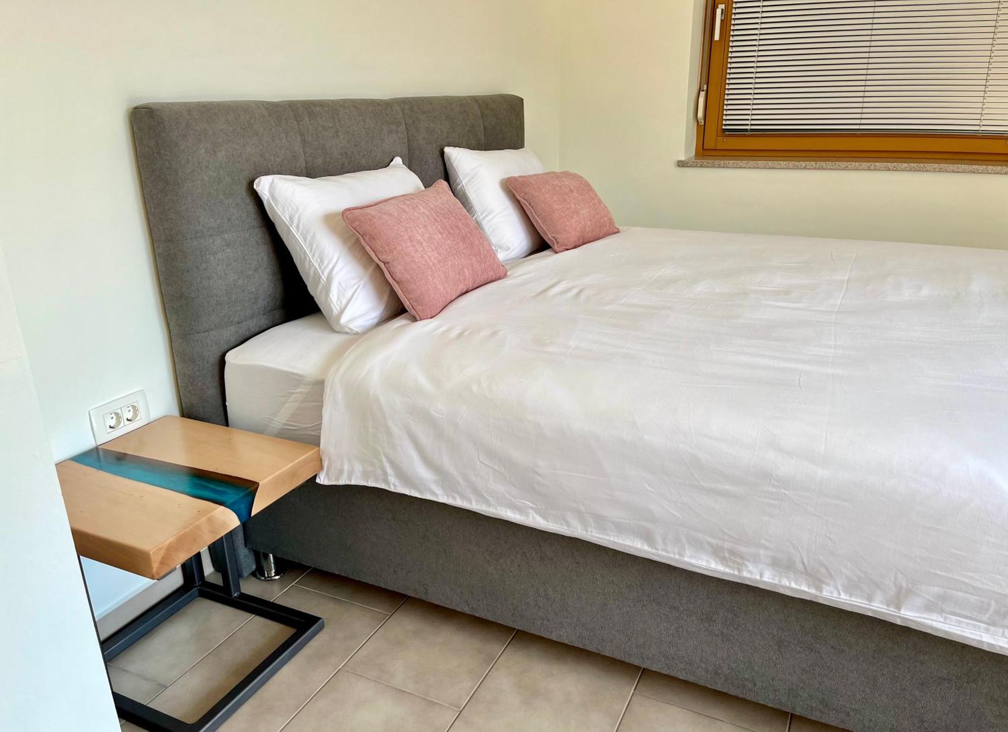 Cozy & Chic - Apartment With A Private Patio Кобарид Экстерьер фото