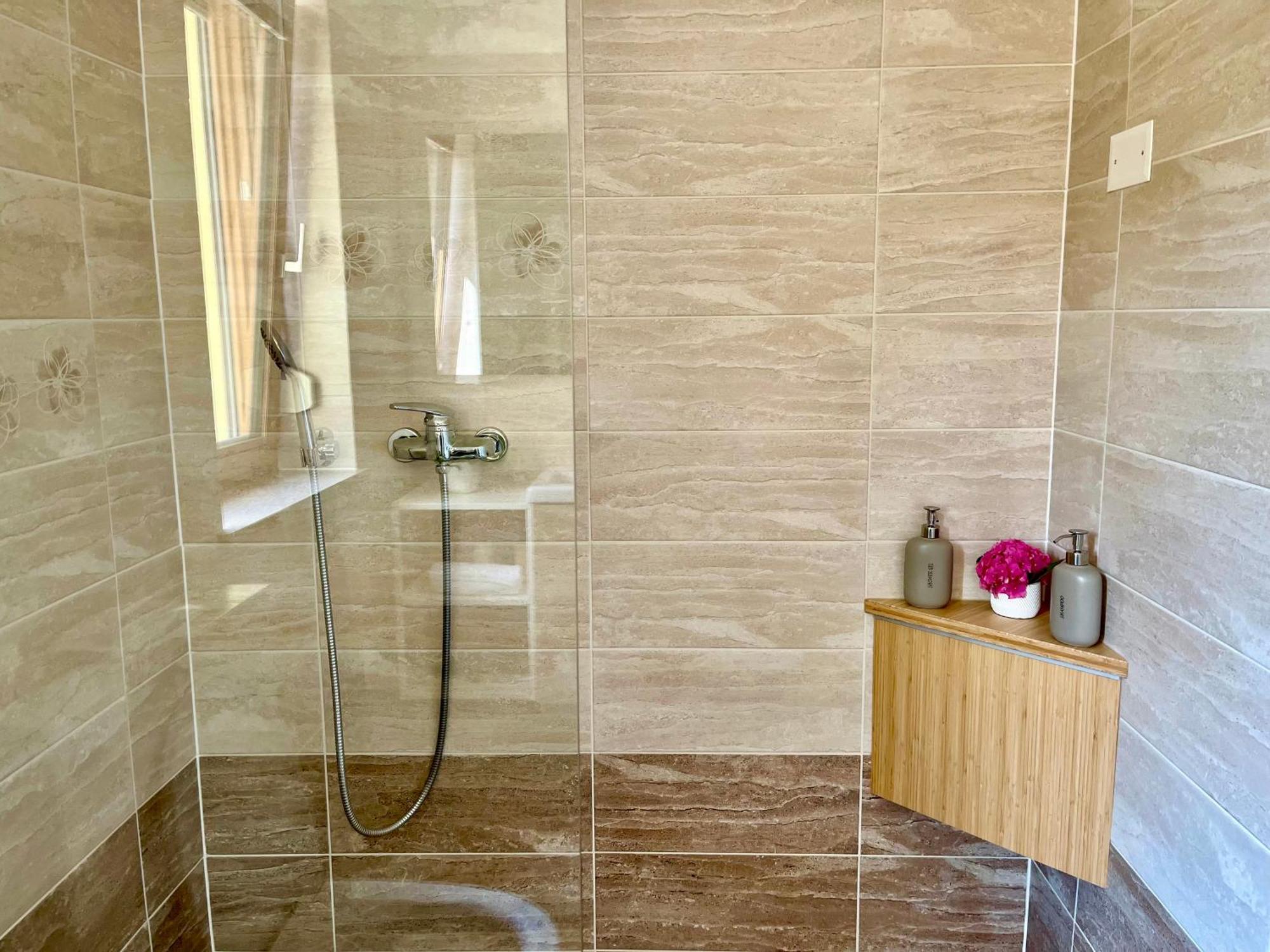 Cozy & Chic - Apartment With A Private Patio Кобарид Экстерьер фото